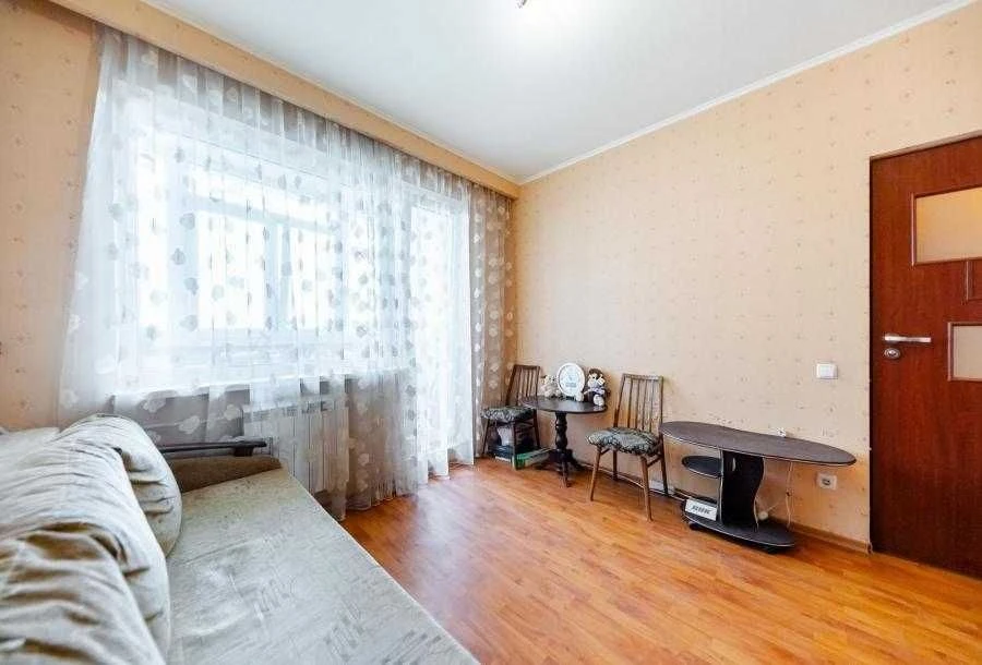 Продається 3-кімнатна квартира біля метро Масельського