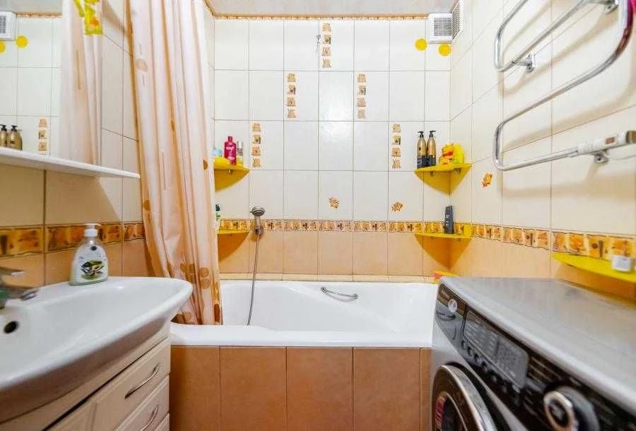 Продається 3-кімнатна квартира біля метро Масельського