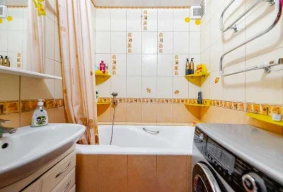 Продається 3-кімнатна квартира біля метро Масельського