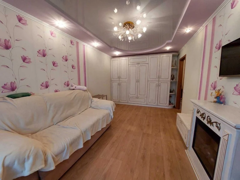 For Sale: 3-room Apartment, New Houses NDF