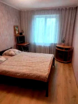 Продається 2-кімнатна квартира в районі біля Дворця Спорту, пр. Григоренка, 4/
