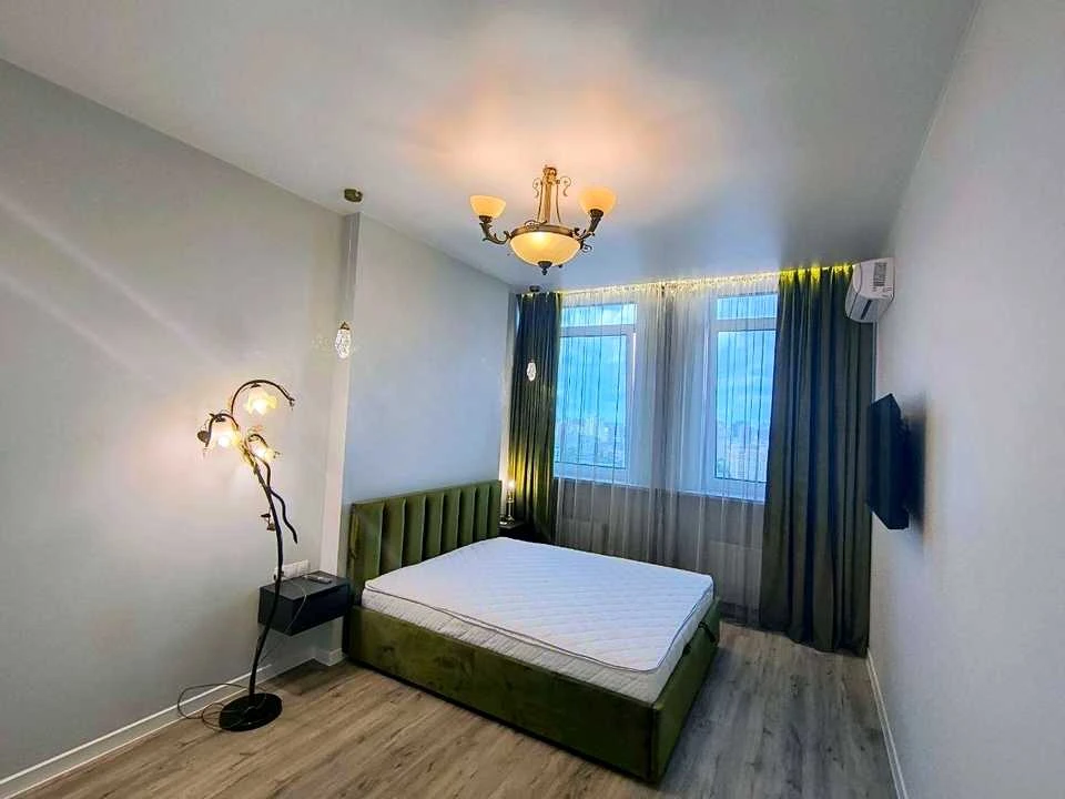 Apartment. Kyiv, Brestsky Prospect.