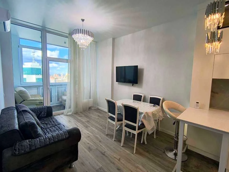 Apartment. Kyiv, Brestsky Prospect.