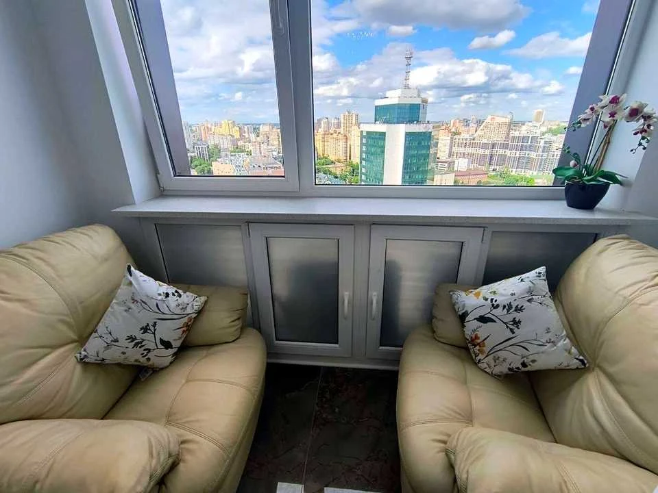 Apartment. Kyiv, Brestsky Prospect.