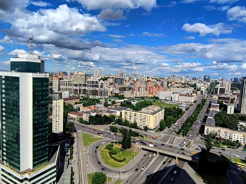 Apartment. Kyiv, Brestsky Prospect.