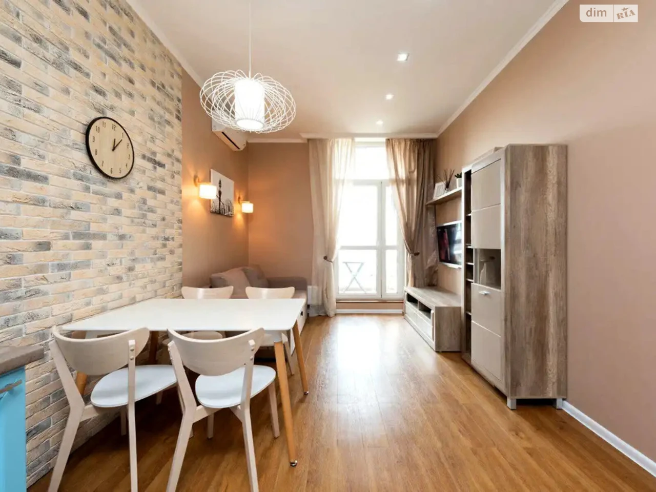 Long-Term Rental Apartment, Saperno Pole