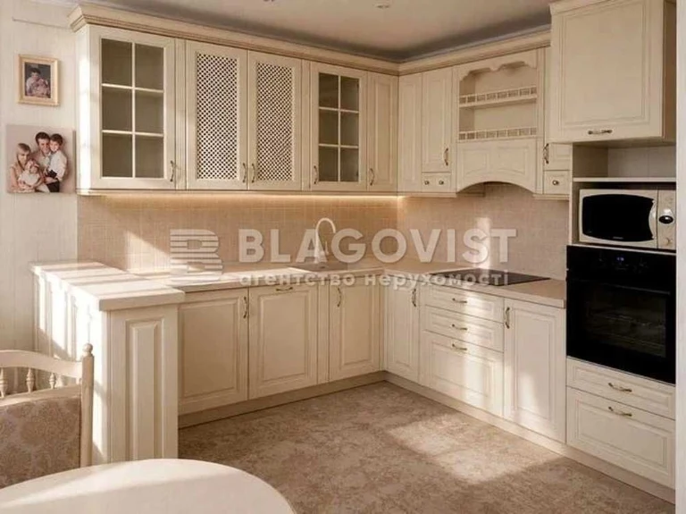 Apartment for sale, 3-room, 110 sq. m. Bright, Spacious, Quiet Area,