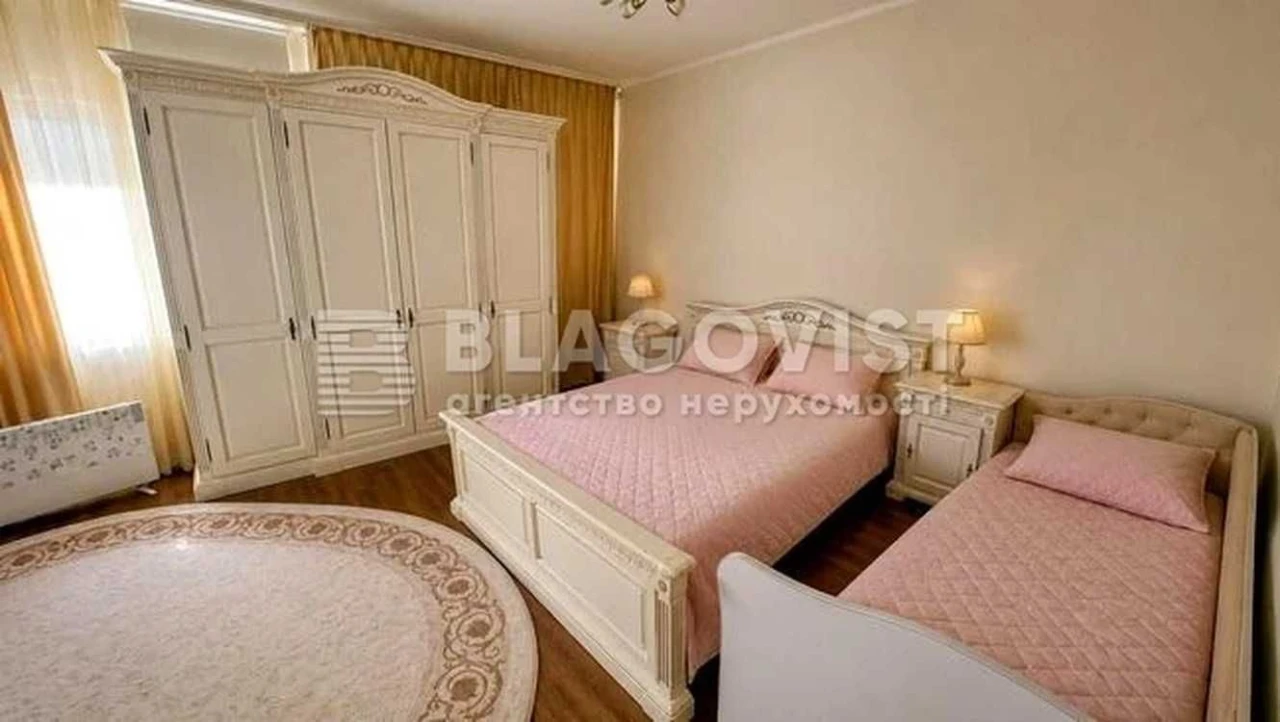 Apartment for sale, 3-room, 110 sq. m. Bright, Spacious, Quiet Area,
