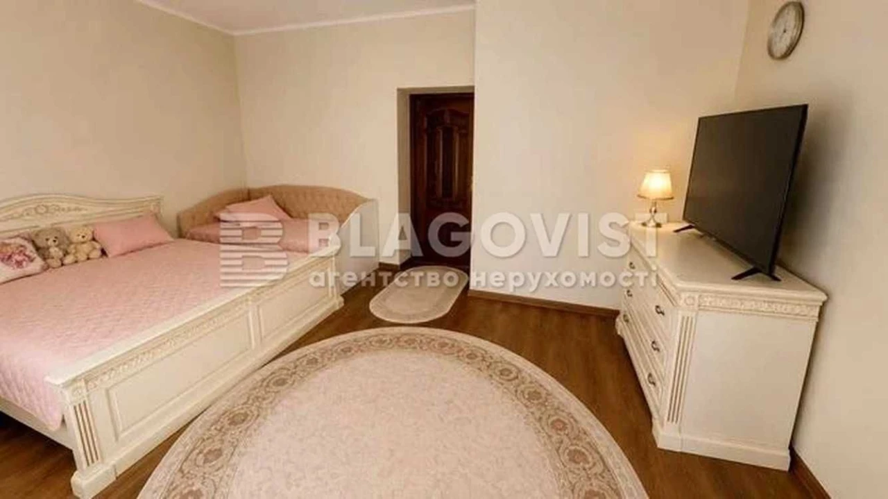 Apartment for sale, 3-room, 110 sq. m. Bright, Spacious, Quiet Area,