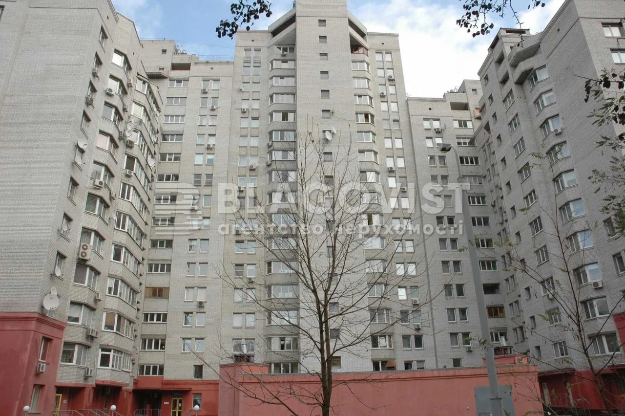Apartment for sale, 3-room, 110 sq. m. Bright, Spacious, Quiet Area,