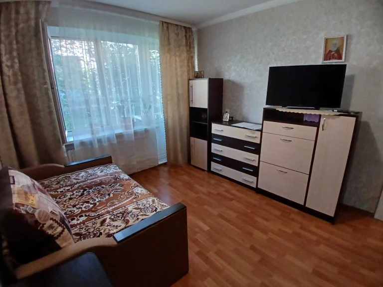 Продаж 1-кімнатна квартири на проспекті Оболонському, біля метро Мінська 2