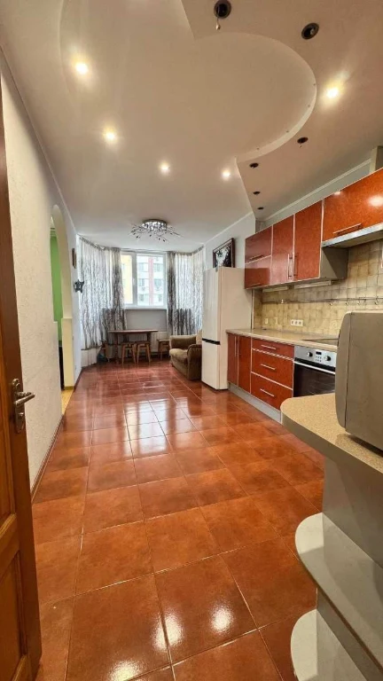 Продается просторная 1-комнатная квартира с кухней 15 м²