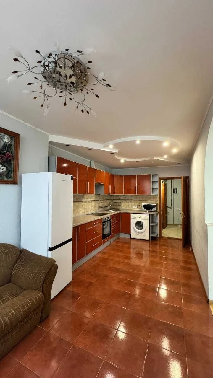 Продается просторная 1-комнатная квартира с кухней 15 м²