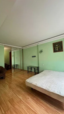 Продается просторная 1-комнатная квартира с кухней 15 м²