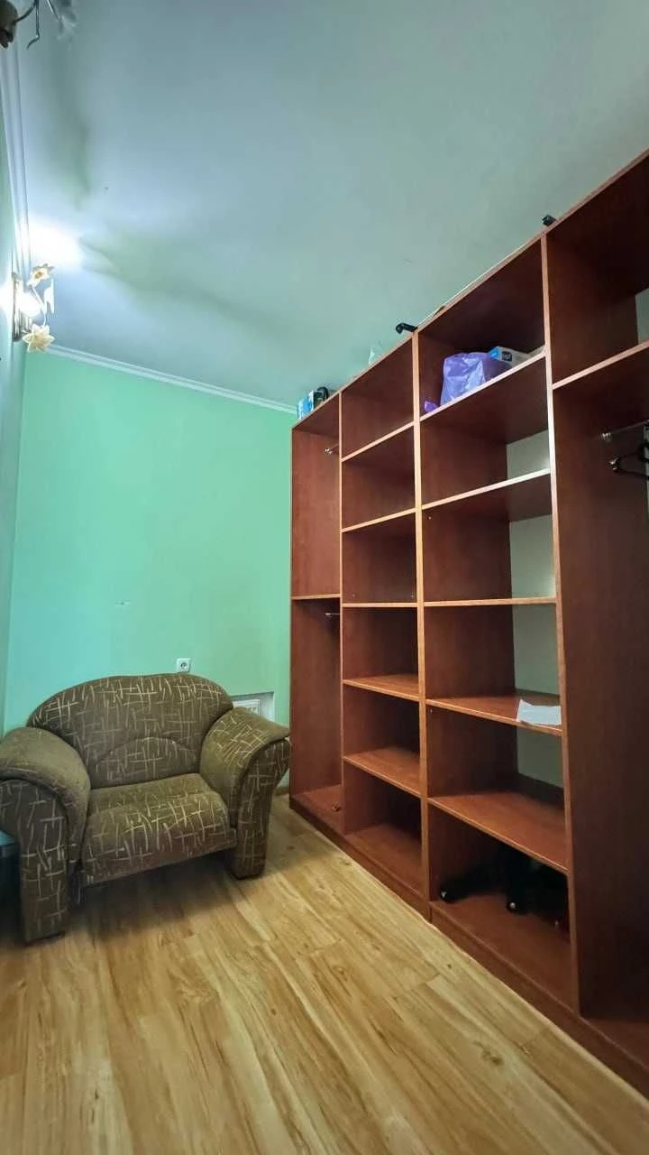 Продается просторная 1-комнатная квартира с кухней 15 м²