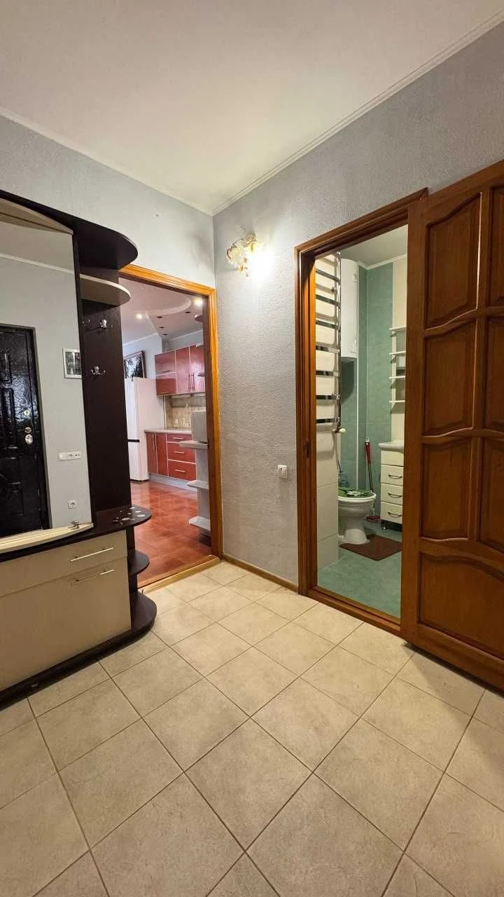 Продается просторная 1-комнатная квартира с кухней 15 м²