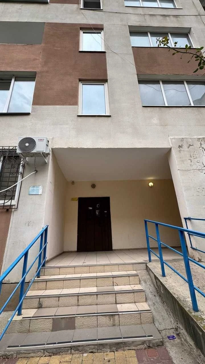 Продается просторная 1-комнатная квартира с кухней 15 м²