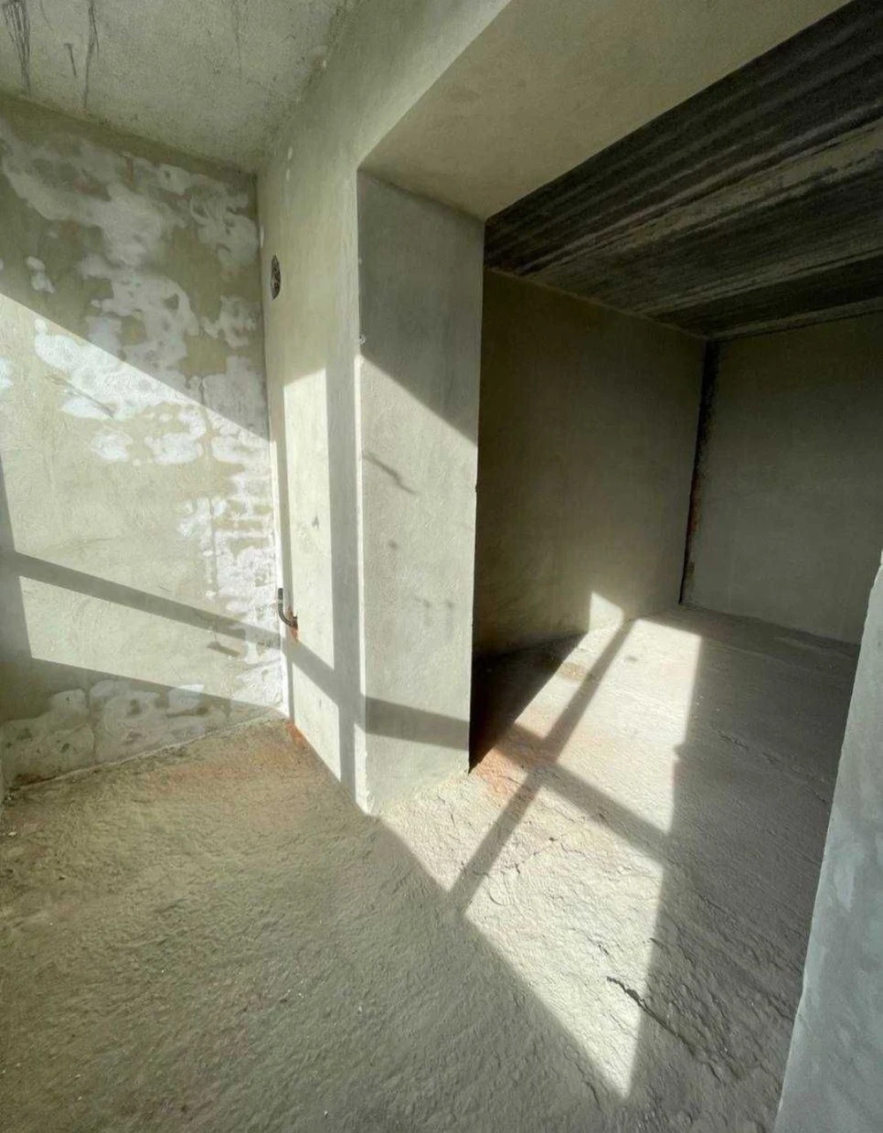 Urgent Sale: $607/m²