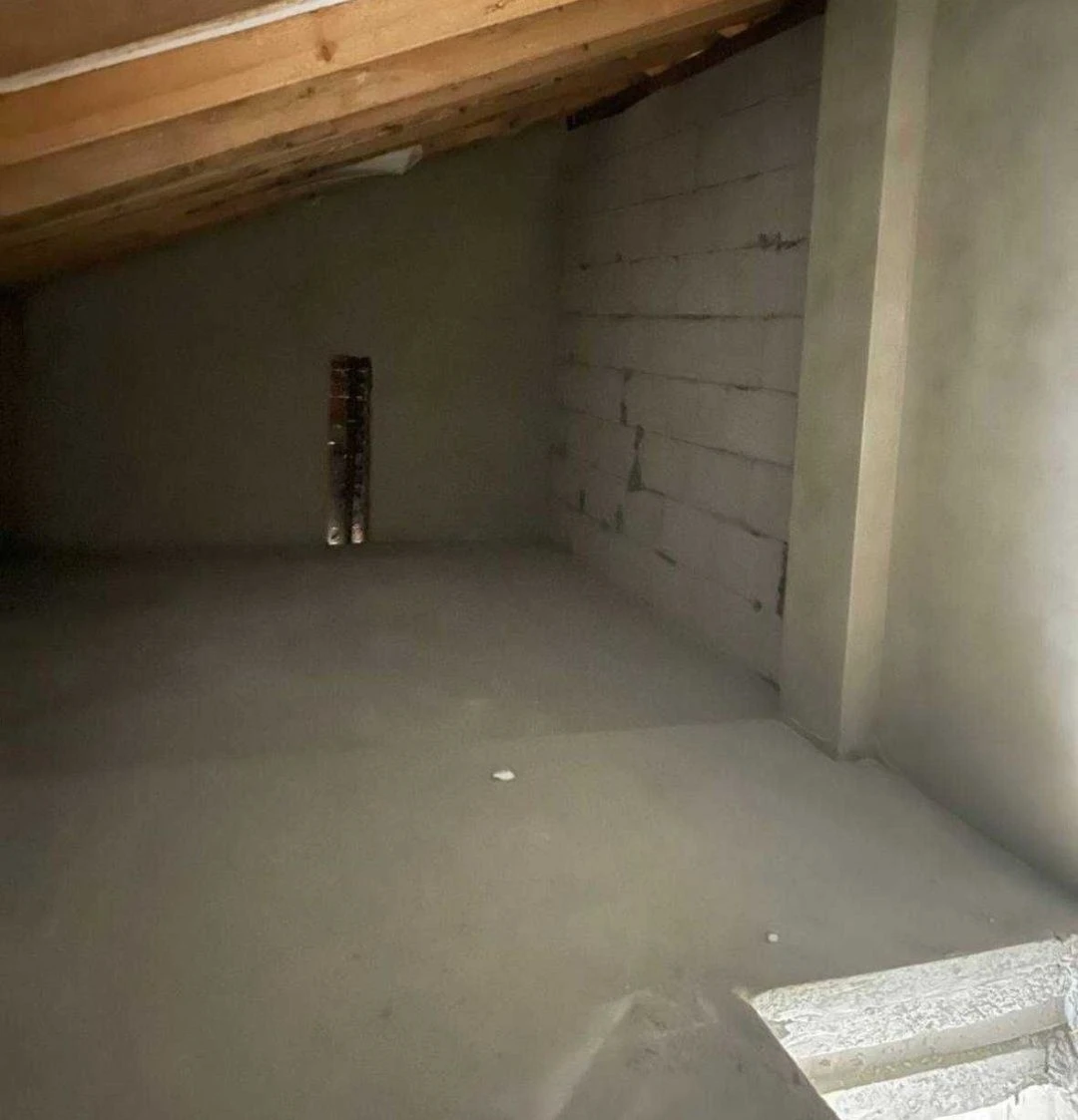 Urgent Sale: $607/m²