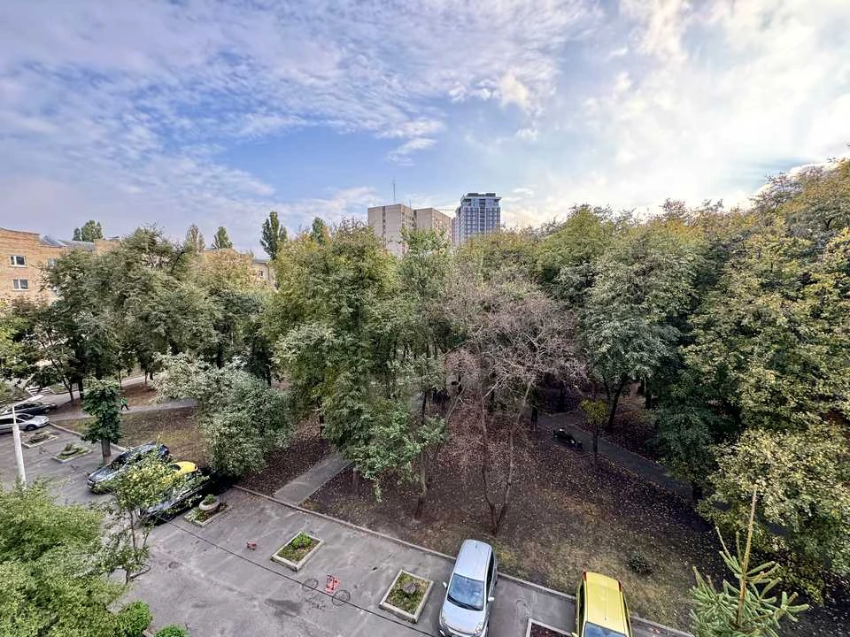 Квартира. Київ, Ґарета Джонса вул.