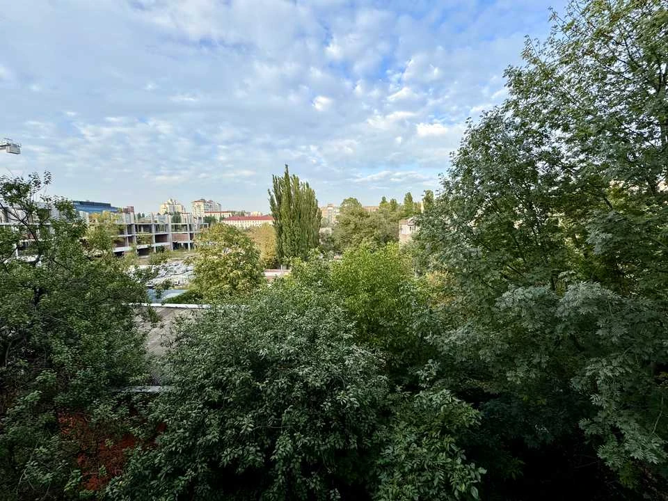 Квартира. Київ, Ґарета Джонса вул.