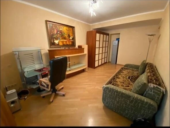 Rent of a 3-room apartment 110 sq m, Lesi Ukrainky st., 21