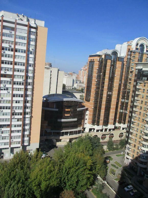 Rent of a 3-room apartment 110 sq m, Lesi Ukrainky st., 21