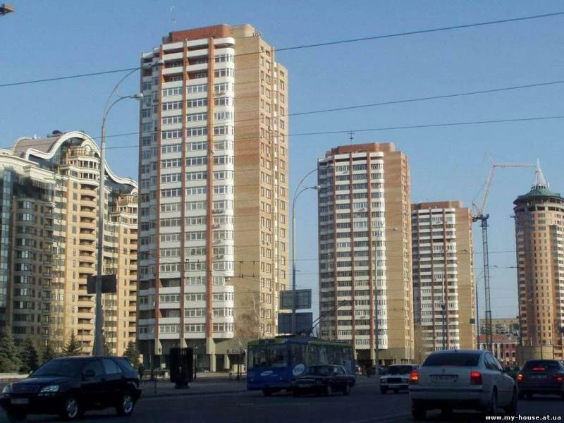 Rent of a 3-room apartment 110 sq m, Lesi Ukrainky st., 21