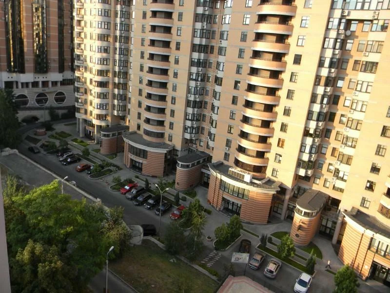 Rent of a 3-room apartment 110 sq m, Lesi Ukrainky st., 21