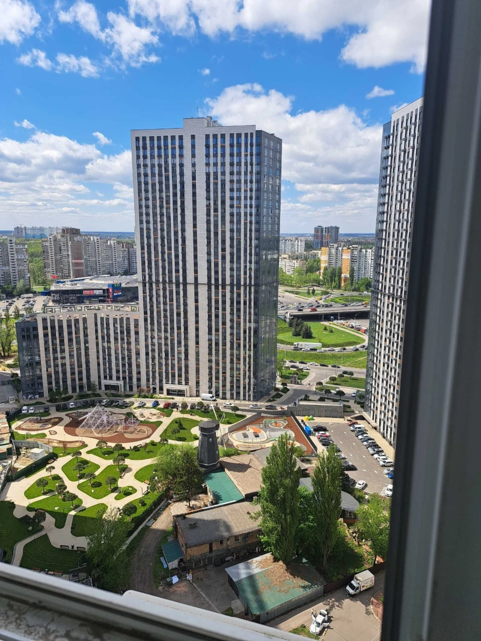 Сдается современная квартира, Глушкова 9В, дом с котельной,