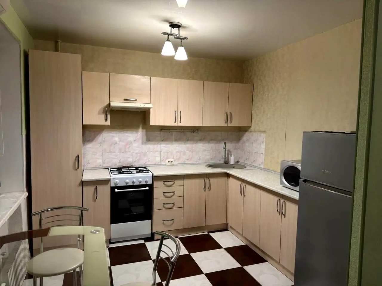 Rent 1-bedroom apartment 35 sq m on the 4th floor.