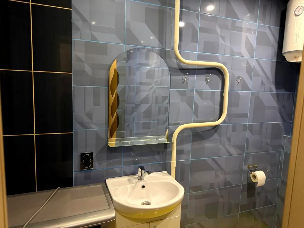 Rent 1-bedroom apartment 35 sq m on the 4th floor.