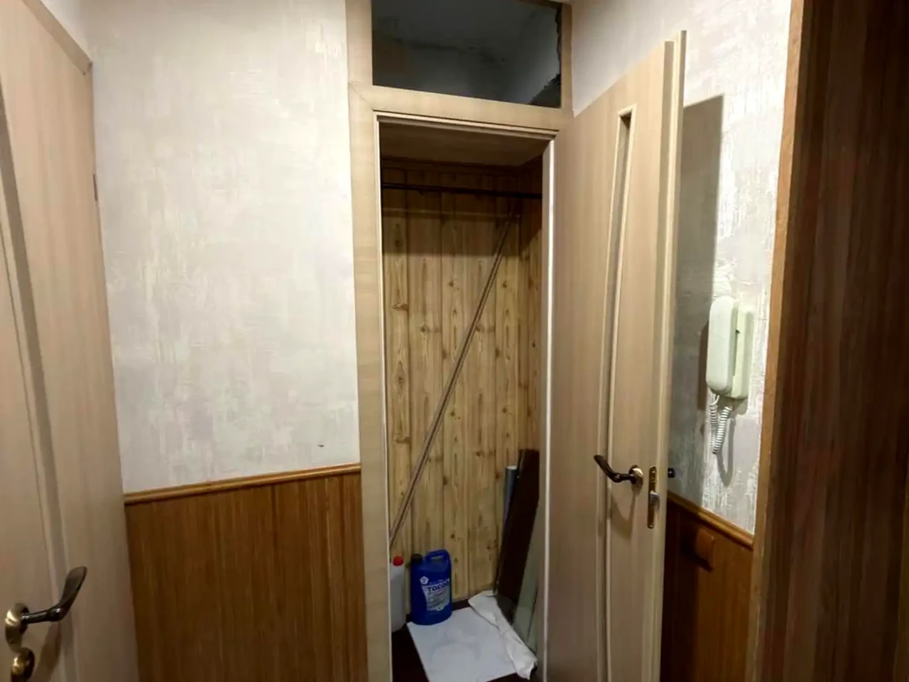 Rent 1-bedroom apartment 35 sq m on the 4th floor.