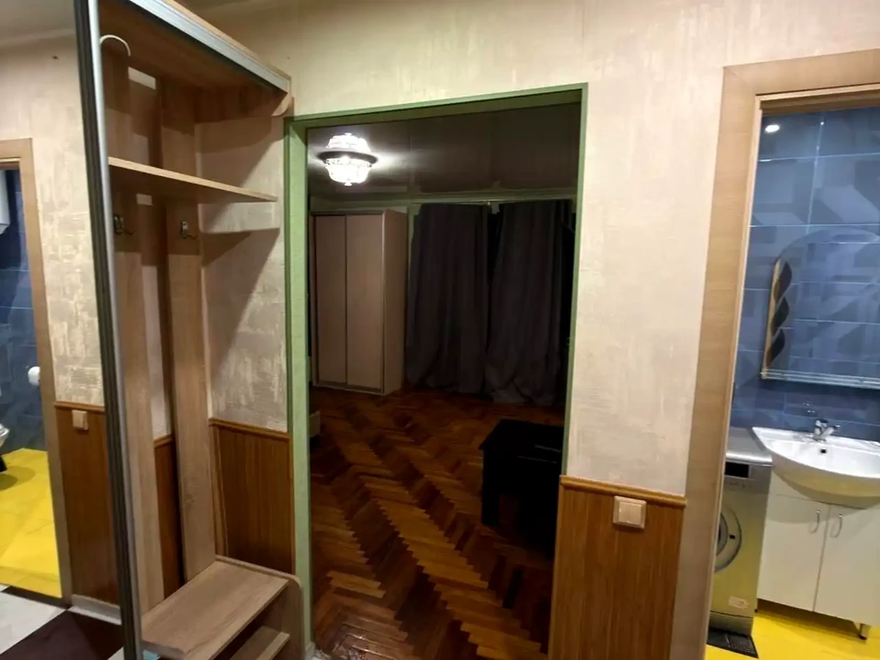 Rent 1-bedroom apartment 35 sq m on the 4th floor.