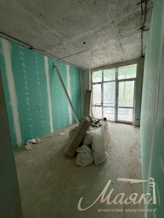 Sale of a 2-room apartment with partial renovation 68 m² in the residential complex It