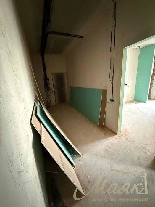 Sale of a 2-room apartment with partial renovation 68 m² in the residential complex It