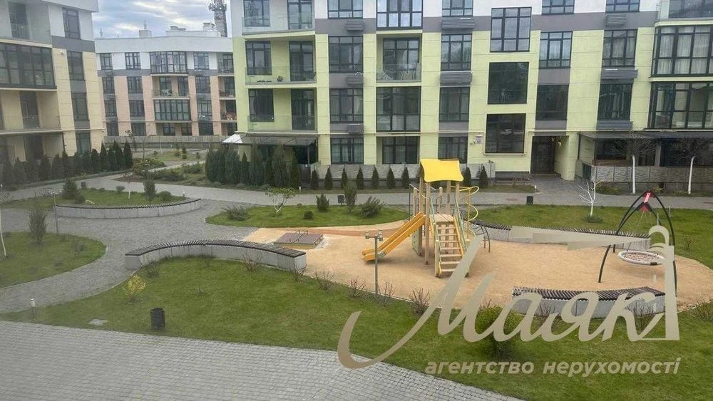 Sale of a 2-room apartment with partial renovation 68 m² in the residential complex It