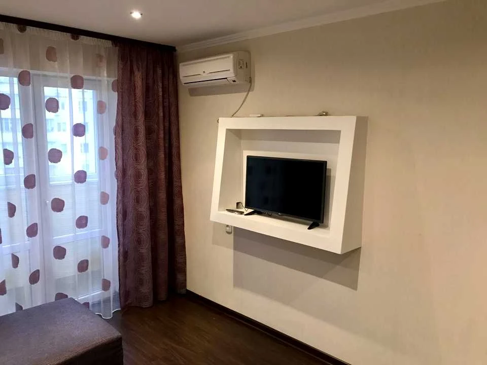 Apartment. Mykhola Bazhana Prospect