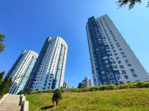 Selling a stylish 3-room apartment with renovation in the Obolon Ska residential complex