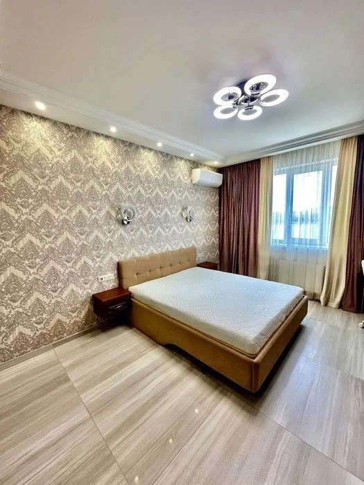 Selling a stylish 3-room apartment with renovation in the Obolon Ska residential complex