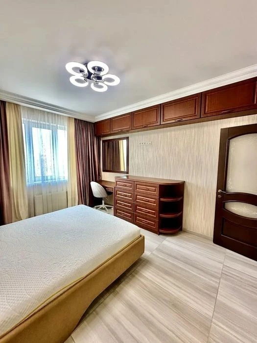 Selling a stylish 3-room apartment with renovation in the Obolon Ska residential complex