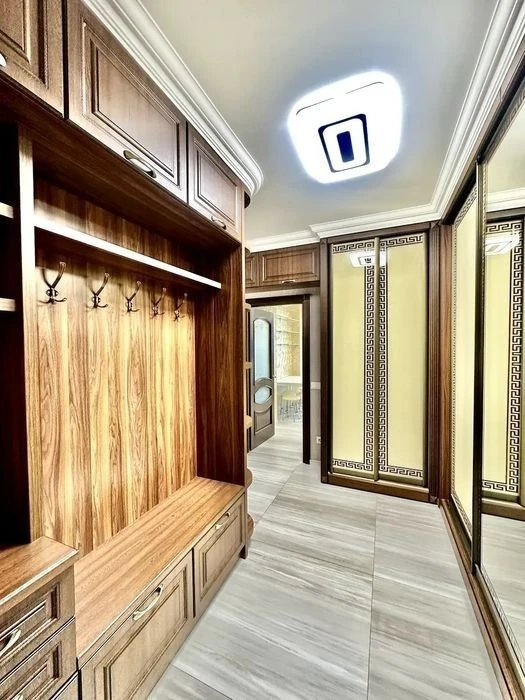 Selling a stylish 3-room apartment with renovation in the Obolon Ska residential complex