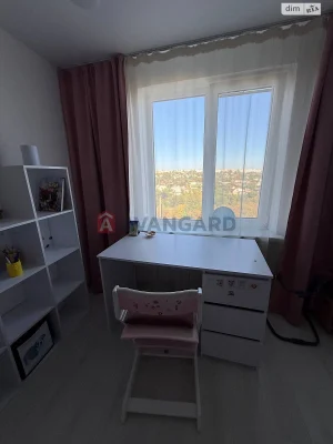 Продаж Квартиры, Комунарський