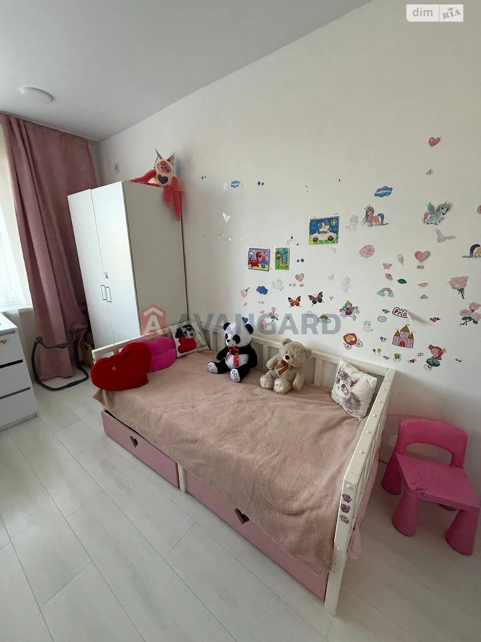 Продаж Квартиры, Комунарський