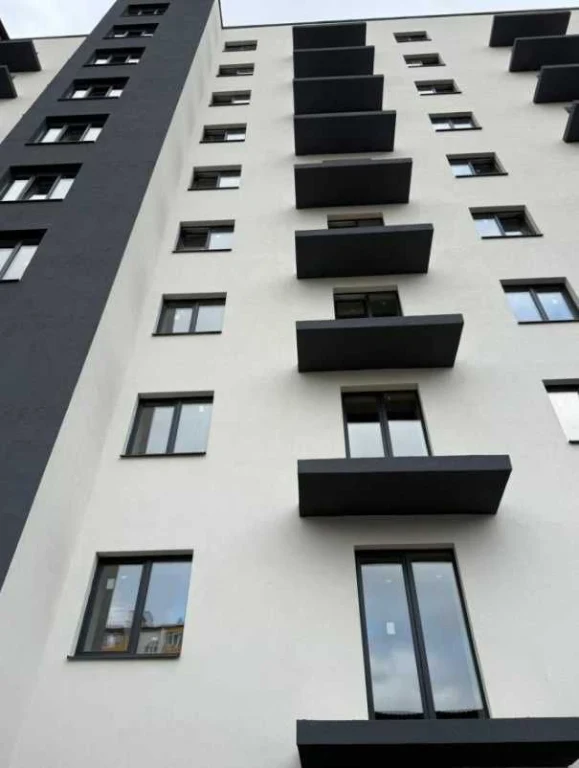 Продажа просторого 1-кімнатної квартири з кухнею-студією в центрі