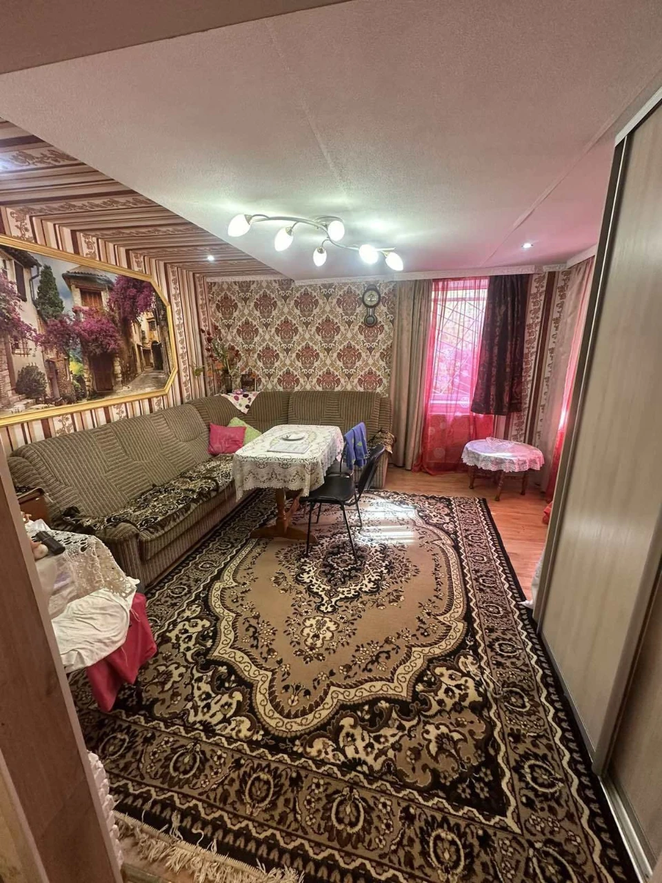 House in the city center for sale at a price of 1k on the secondary market 34128 R024