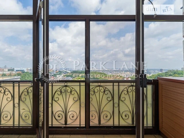 Sale of 7-room apartment 328.5 sq. m. on Velyka Zhytomyrska Street 20