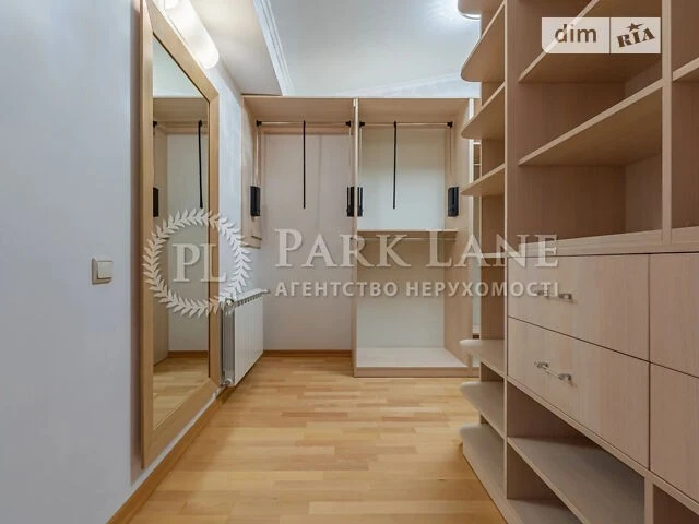 Sale of 7-room apartment 328.5 sq. m. on Velyka Zhytomyrska Street 20