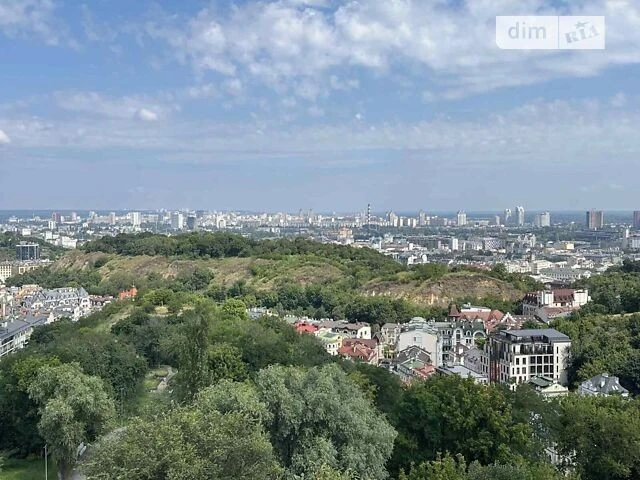 Sale of 7-room apartment 328.5 sq. m. on Velyka Zhytomyrska Street 20