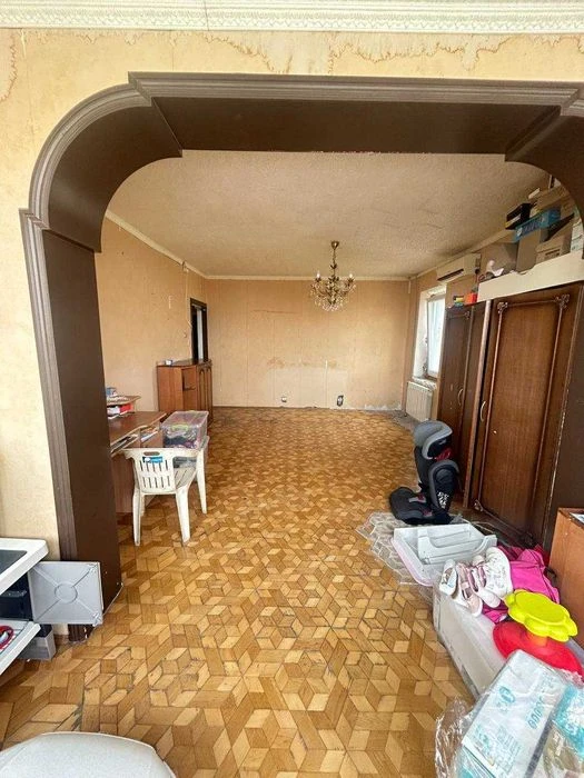 Продам четырехкомнатную квартиру на Таирова, ул. Академика Король